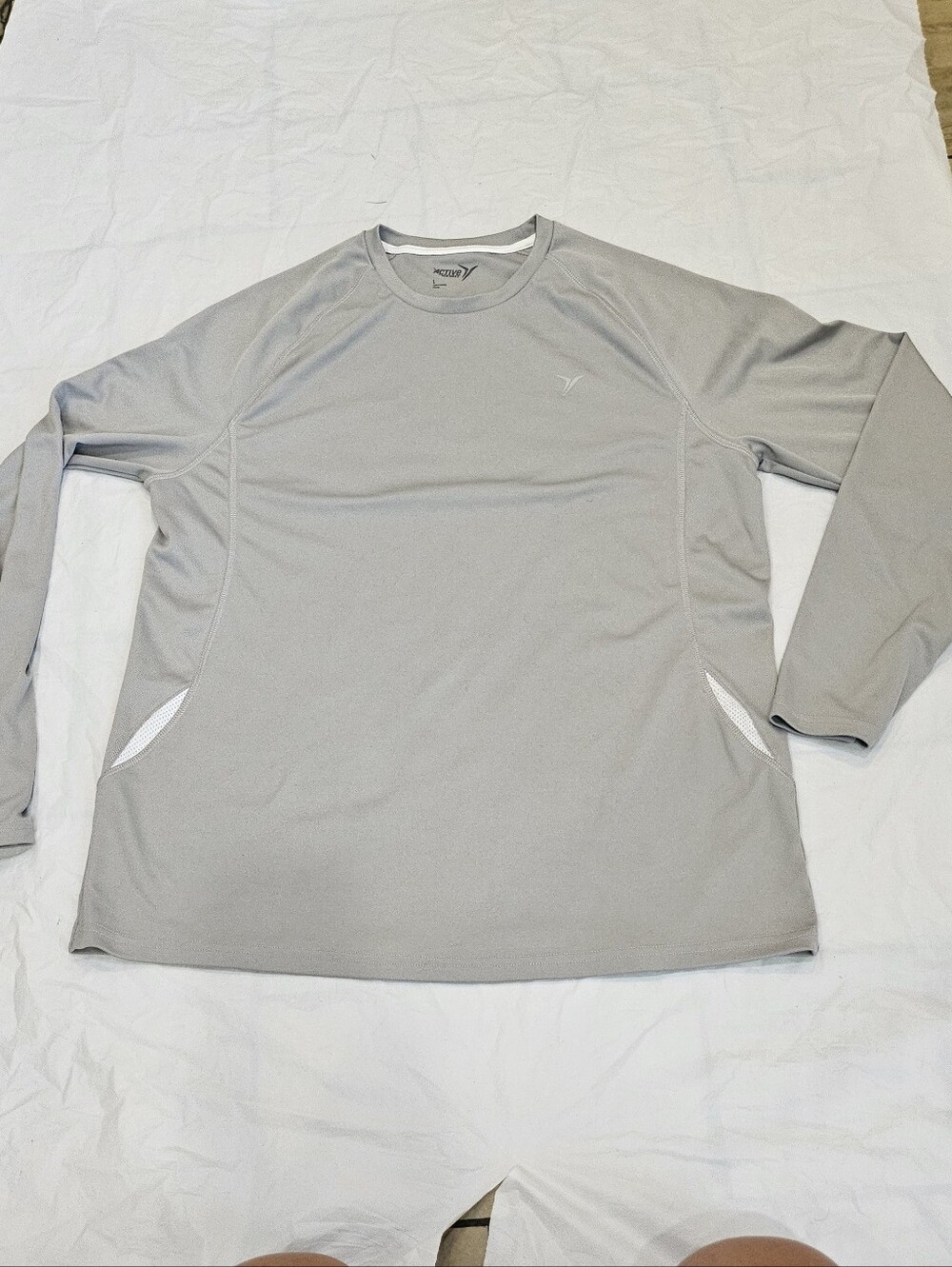 Old Navy Light Gray Men's Long-Sleeve Performance Tee. Sz L